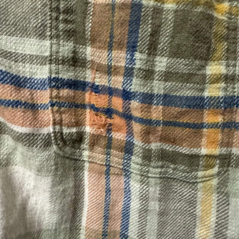 American Eagle women’s flannel - Picture 3 of 4